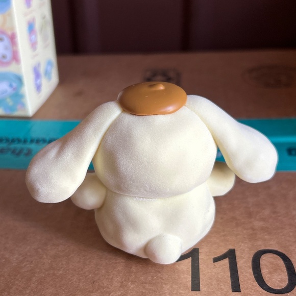 Sanrio Pompompurin Flocked Bunnies Top Toy Blind Box Figure - Picture 4 of 10